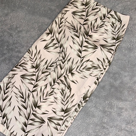 Ann Taylor Factory Dresses & Skirts - Pink & Green Ann Taylor Factory Pencil Skirt w/ Lining Size 16